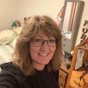 Meet your Posher, Mona